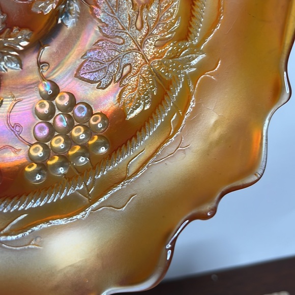 ✨ Vintage Fenton Marigold Carnival Glass Bowl – Grape & Cable Ruffled ✨ - Picture 7 of 16